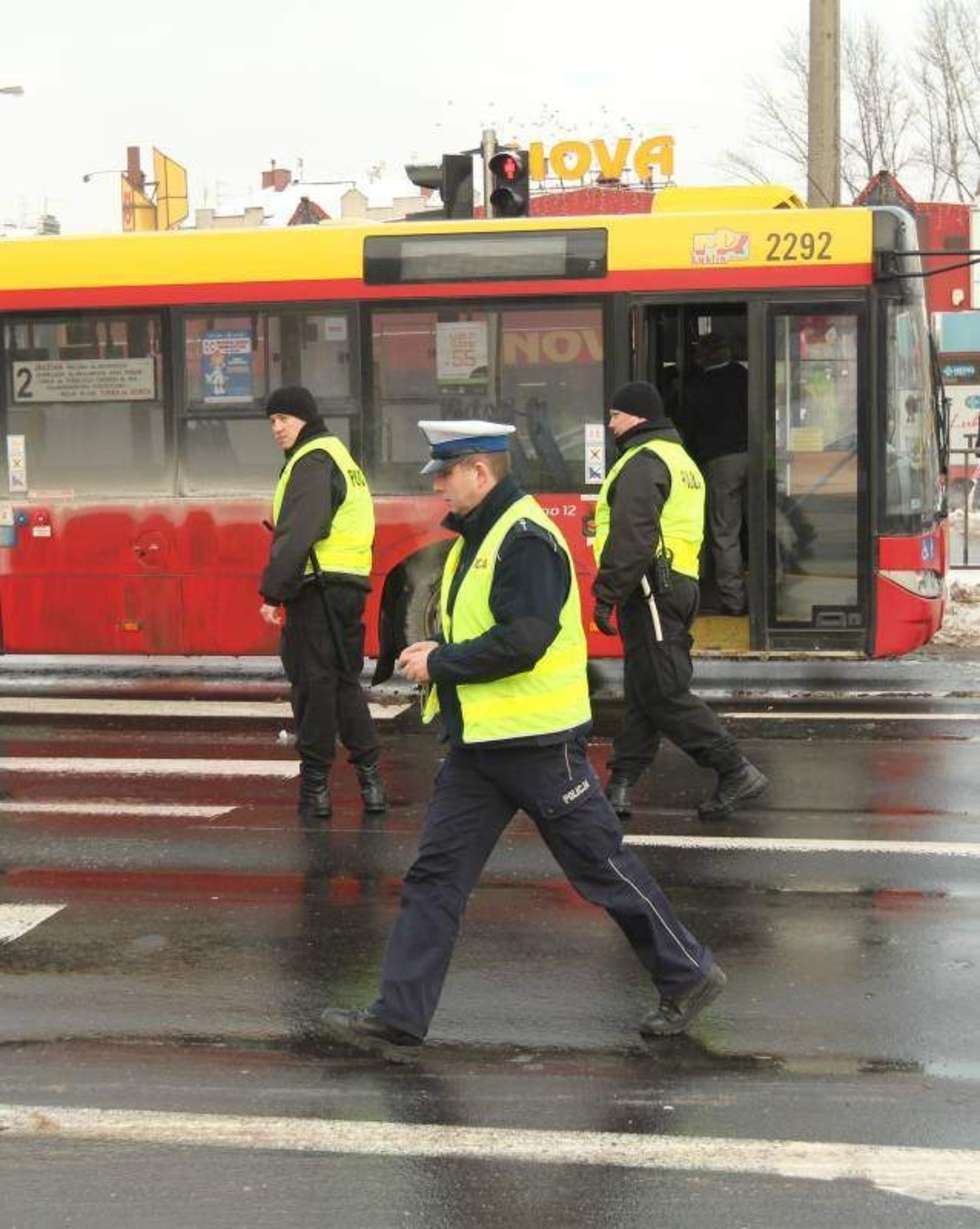  Lublin: Autobus MPK potrącił pieszą przy hali Nova (zdjęcie 5) - Autor: Maciej Kaczanowski