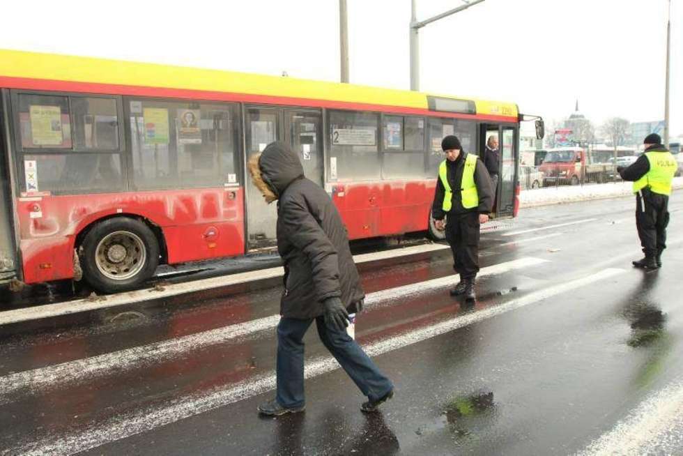  Lublin: Autobus MPK potrącił pieszą przy hali Nova (zdjęcie 6) - Autor: Maciej Kaczanowski