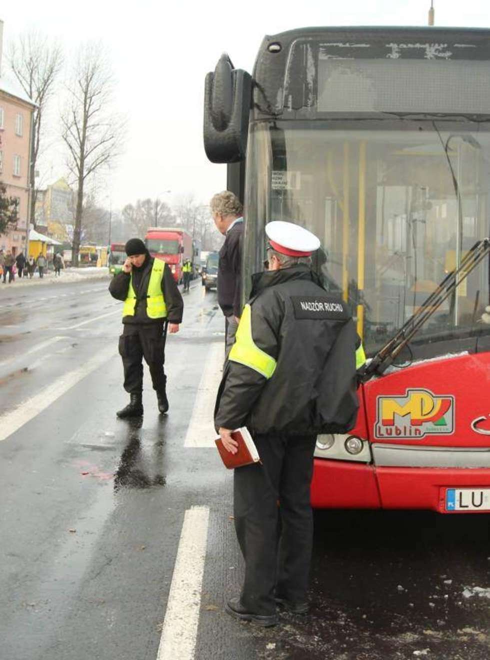  Lublin: Autobus MPK potrącił pieszą przy hali Nova (zdjęcie 7) - Autor: Maciej Kaczanowski