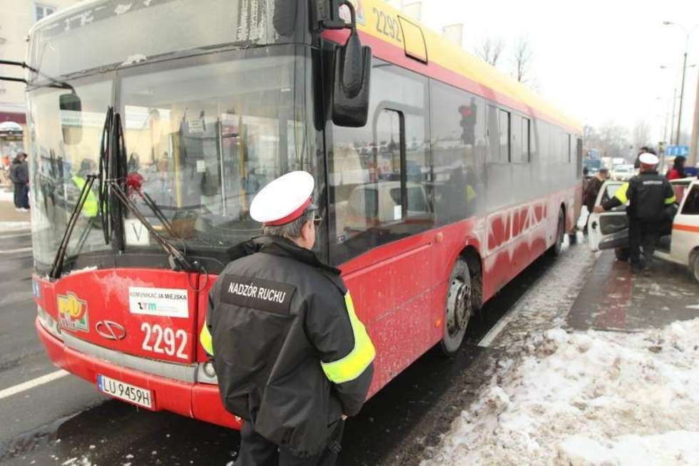  Lublin: Autobus MPK potrącił pieszą przy hali Nova (zdjęcie 9) - Autor: Maciej Kaczanowski