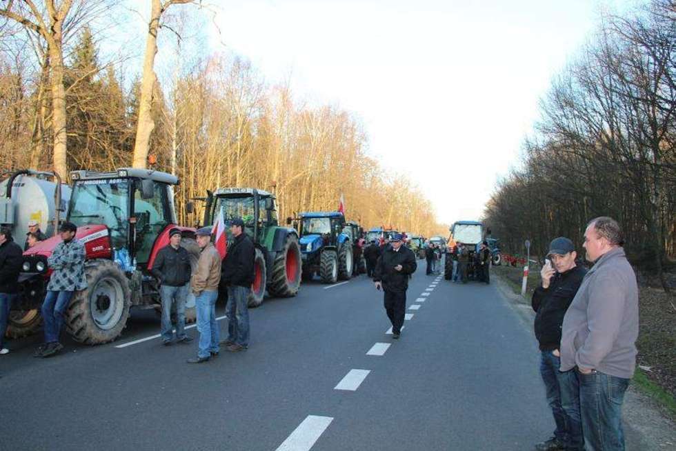  Rolnicy blokują krajową dwójkę  (zdjęcie 11) - Autor: Ewelina Burda