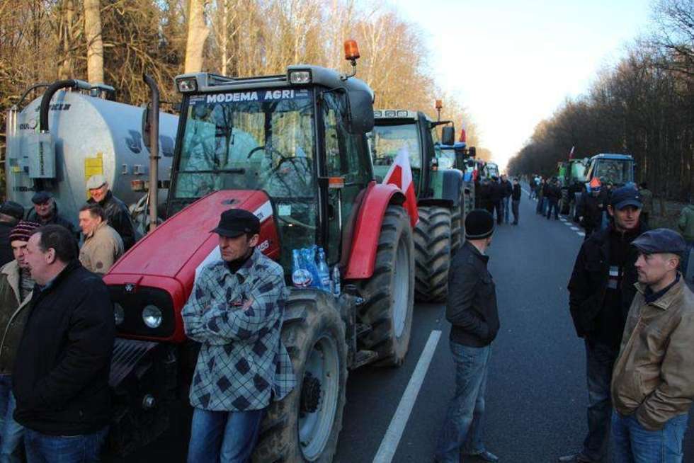  Rolnicy blokują krajową dwójkę  (zdjęcie 10) - Autor: Ewelina Burda