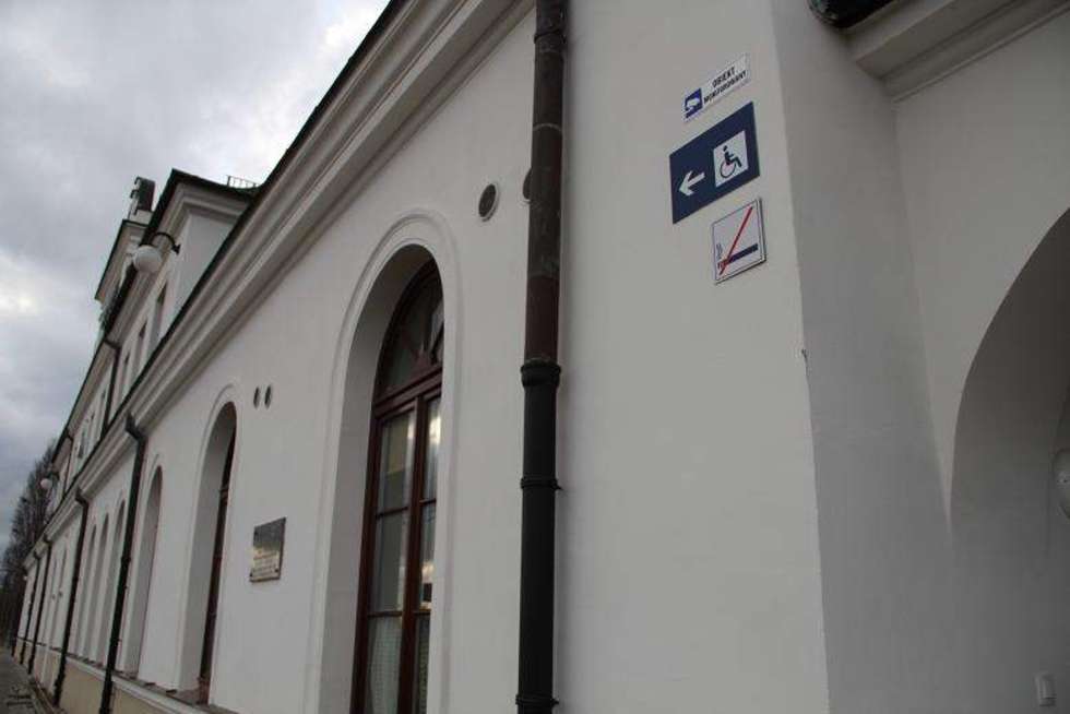  Odnowiony dworzec PKP w Białej Podlaskiej już otwarty  (zdjęcie 11) - Autor: E.Burda 