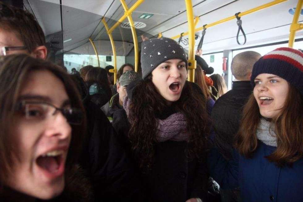  Chór  Ergo Cantemus! śpiewa w autobusach