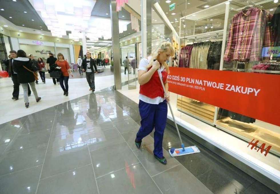  Za nami wielkie otwarcie Atrium Felicity w Lublinie. Nowe centrum handlowe odwiedzili ci, którzy liczyli na promocje i rabaty. Największy parking w mieście pęka w szwach. Fot. Maciej Kaczanowski