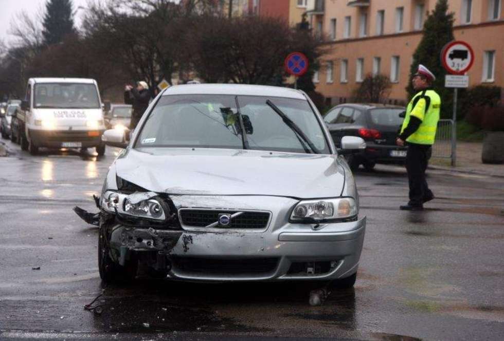  Wypadek na Al. Racławickich (zdjęcie 6) - Autor: Jacek Świerczyński