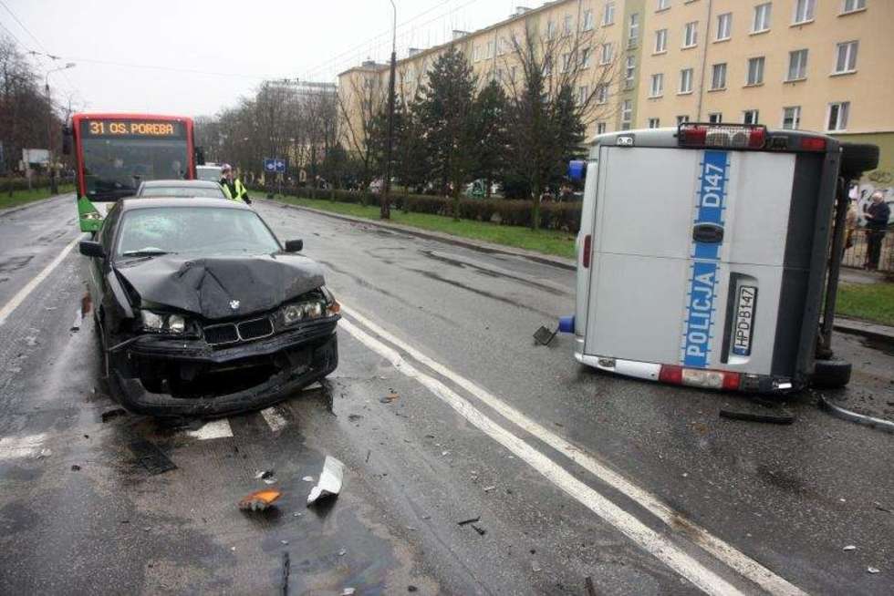  Wypadek na Al. Racławickich (zdjęcie 7) - Autor: Jacek Świerczyński