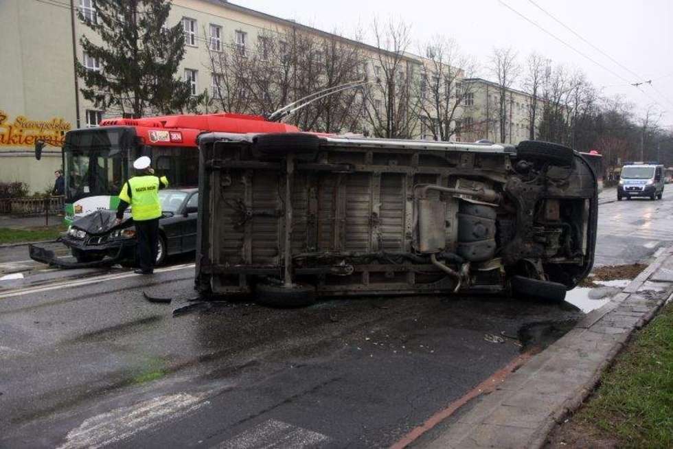 Wypadek na Al. Racławickich (zdjęcie 9) - Autor: Jacek Świerczyński