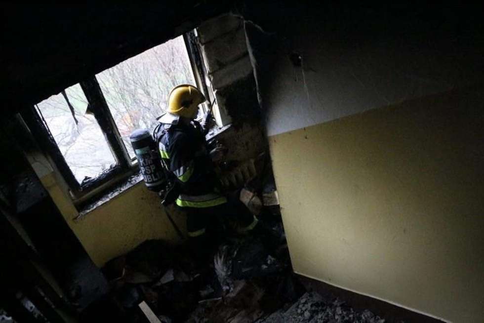  Pożar w bloku na LSM (zdjęcie 12) - Autor: Wojciech Nieśpiałowski