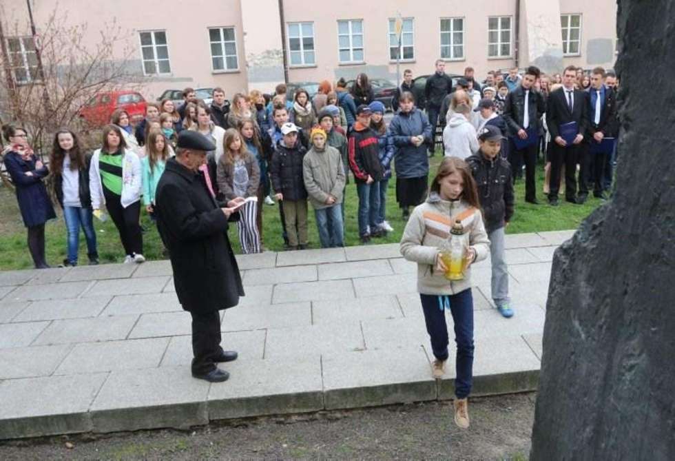  Uczniowie ZS nr 1w Lublinie uczcili rocznicę Akcji Reinhardt (zdjęcie 10) - Autor: Wojciech Nieśpiałowski