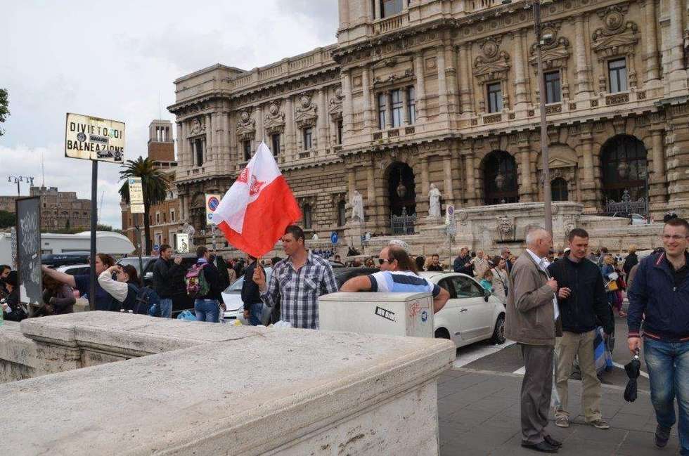  Kanonizacja Jana Pawła II: Tłumy w Rzymie (zdjęcie 30) - Autor: Internauta Tomasz
