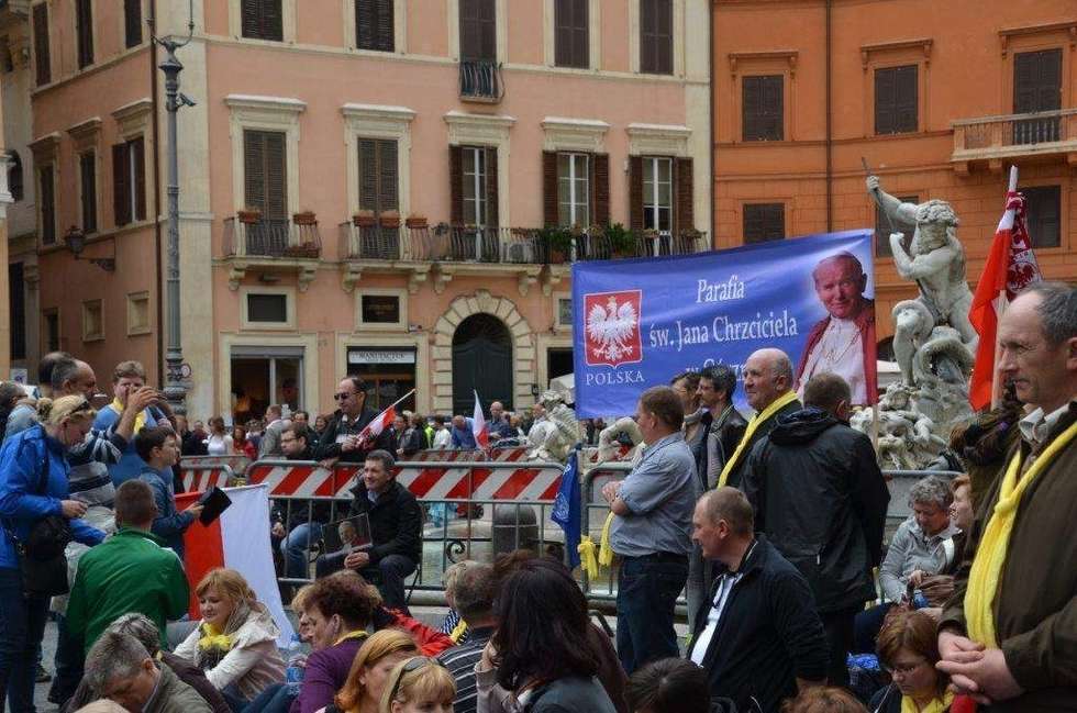  Kanonizacja Jana Pawła II: Tłumy w Rzymie (zdjęcie 4) - Autor: Internauta Tomasz
