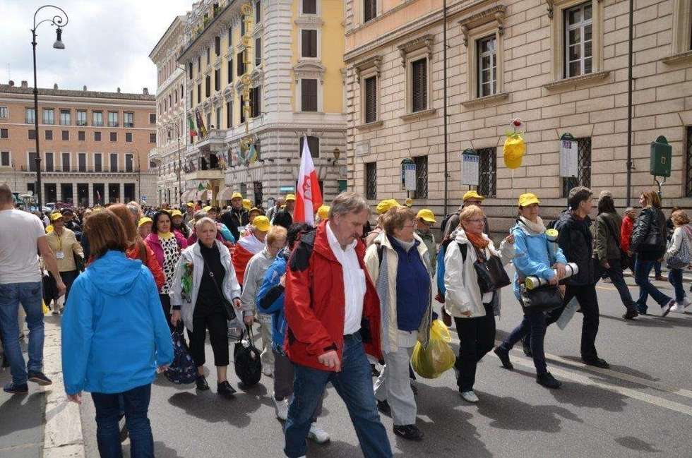  Kanonizacja Jana Pawła II: Tłumy w Rzymie (zdjęcie 43) - Autor: Internauta Tomasz