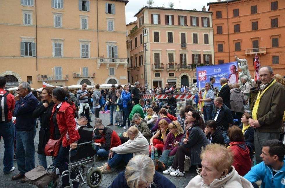  Kanonizacja Jana Pawła II: Tłumy w Rzymie (zdjęcie 5) - Autor: Internauta Tomasz