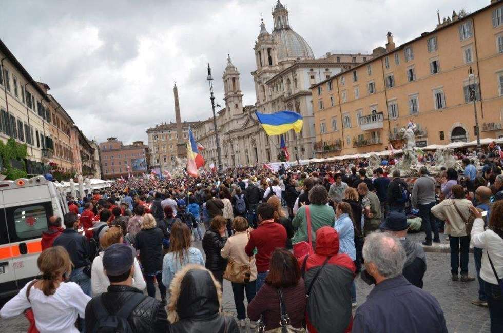  Kanonizacja Jana Pawła II: Tłumy w Rzymie (zdjęcie 10) - Autor: Internauta Tomasz