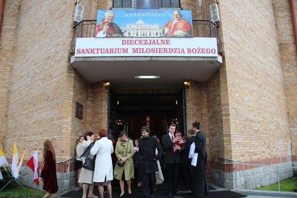  Kanonizacja Jana Pawła II. Uroczystości w Białej Podl.  (zdjęcie 11) - Autor: E.Burda