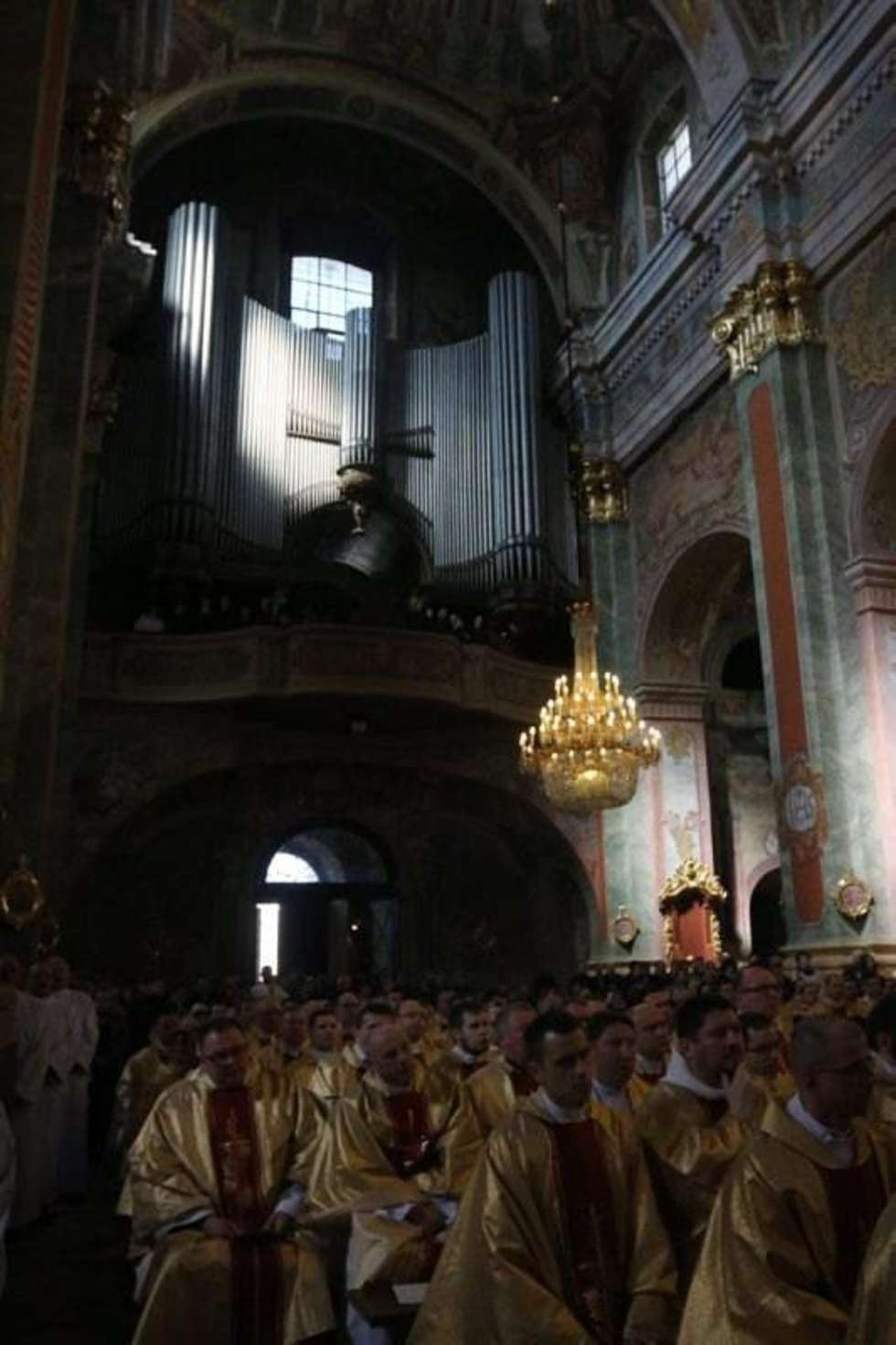  Msza Krzyżma w Archikatedrze Lubelskiej (zdjęcie 4) - Autor: Wojciech Nieśpiałowski