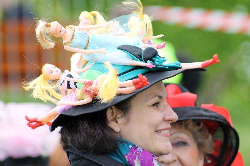 Korowód kreatywnych kapeluszy w Puławach