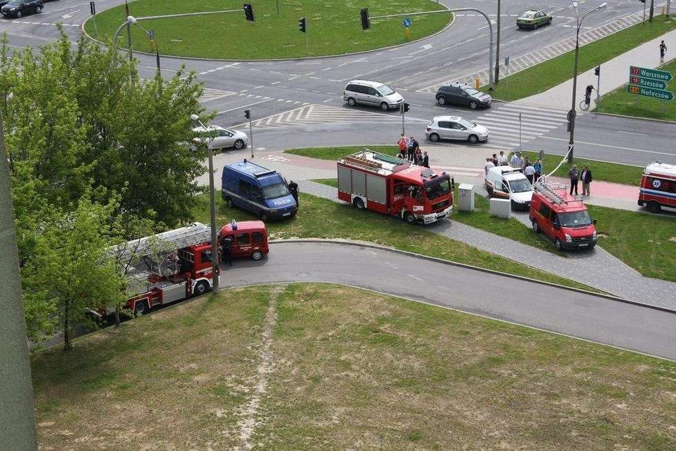  Alarm bombowy w skarbówce na Czechowie  (zdjęcie 4) - Autor: Czytelnik