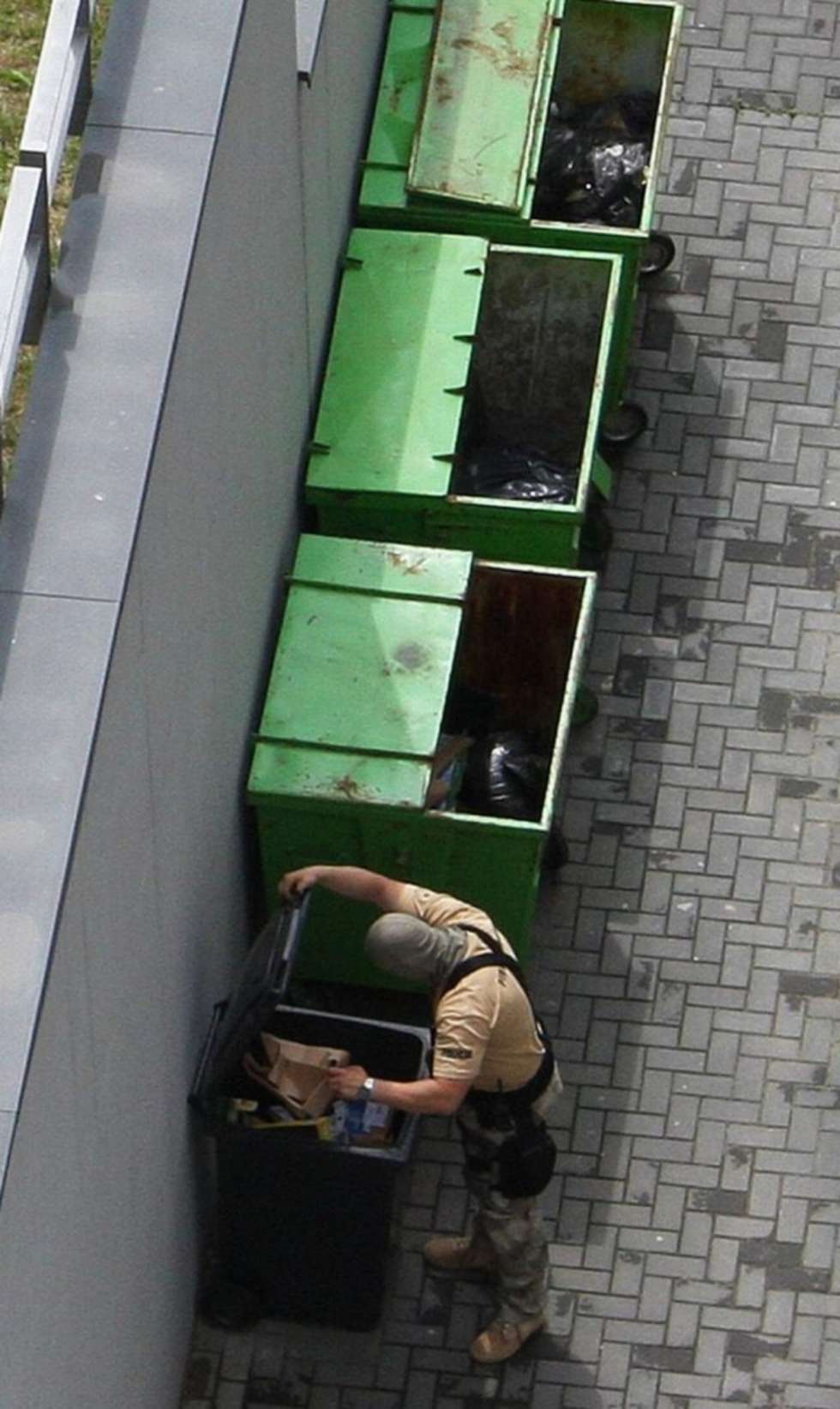  Alarm bombowy w skarbówce na Czechowie  (zdjęcie 6) - Autor: Czytelnik
