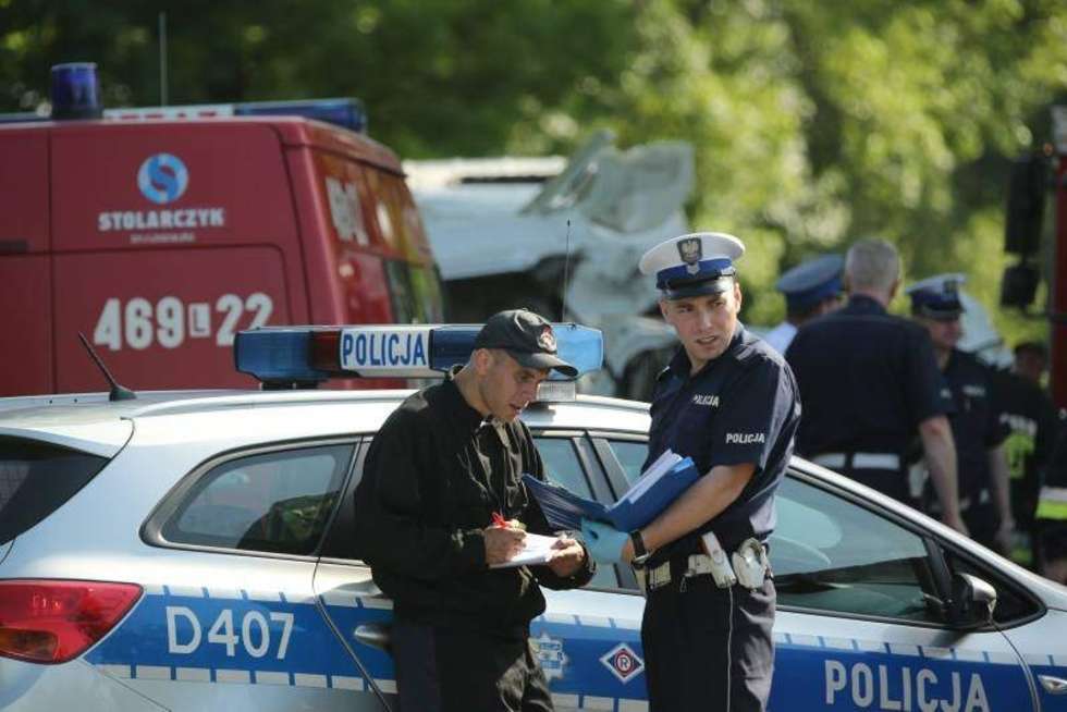  Zginęły 4 osoby, a 18 jest rannych. Do tragicznego wypadku doszło ok godz. 14.10 w miejscowości Stawek (gm. Spiczyn). Fot. Maciej Kaczanowski