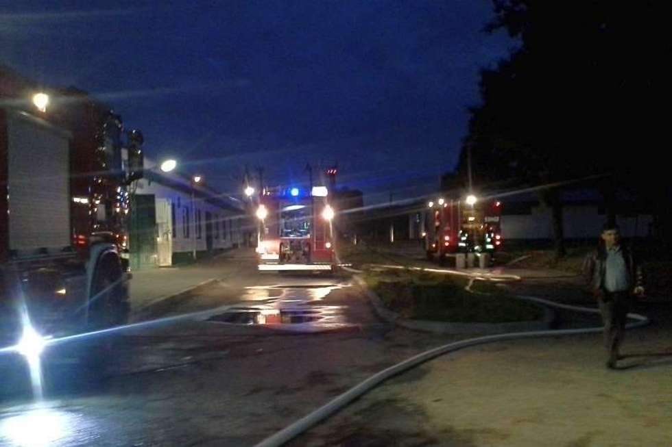  Pożar hali magazynowej w Świdniku (zdjęcie 4) - Autor: KP PSP Świdnik