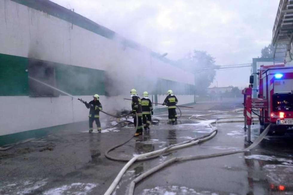  Pożar hali magazynowej w Świdniku (zdjęcie 6) - Autor: KP PSP Świdnik