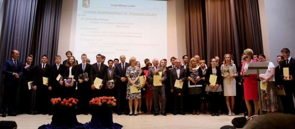  Nagrody dla najzdolniejszych uczniów (zdjęcie 4) - Autor: Dorota Awiorko - Klimek