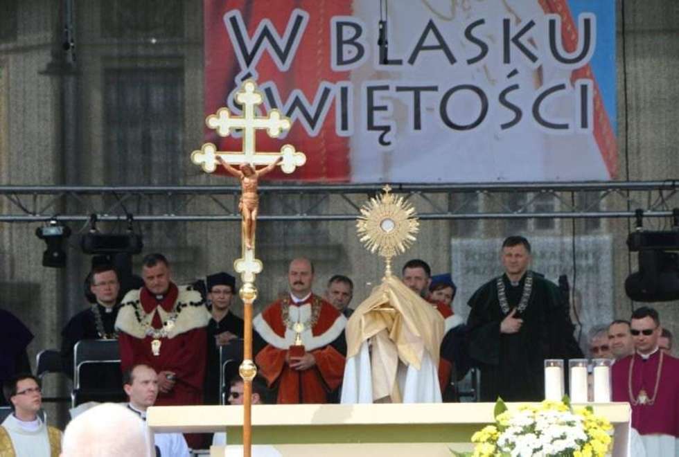  Lubelskie uroczystości Najświętszego Ciała i Krwi Pańskiej (zdjęcie 15) - Autor: Wojciech Nieśpiałowski