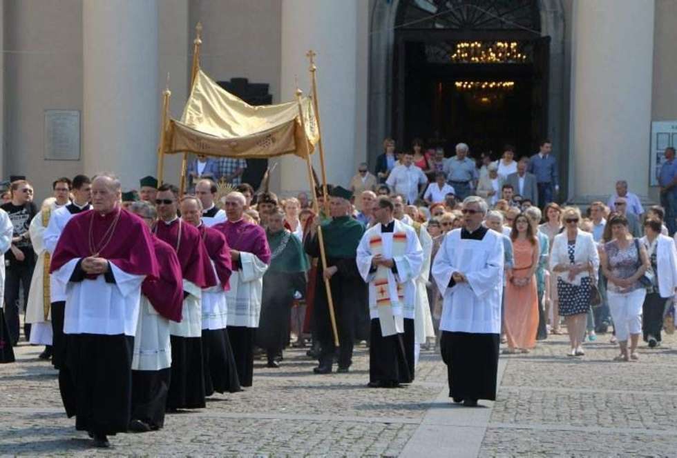  Lubelskie uroczystości Najświętszego Ciała i Krwi Pańskiej (zdjęcie 10) - Autor: Wojciech Nieśpiałowski