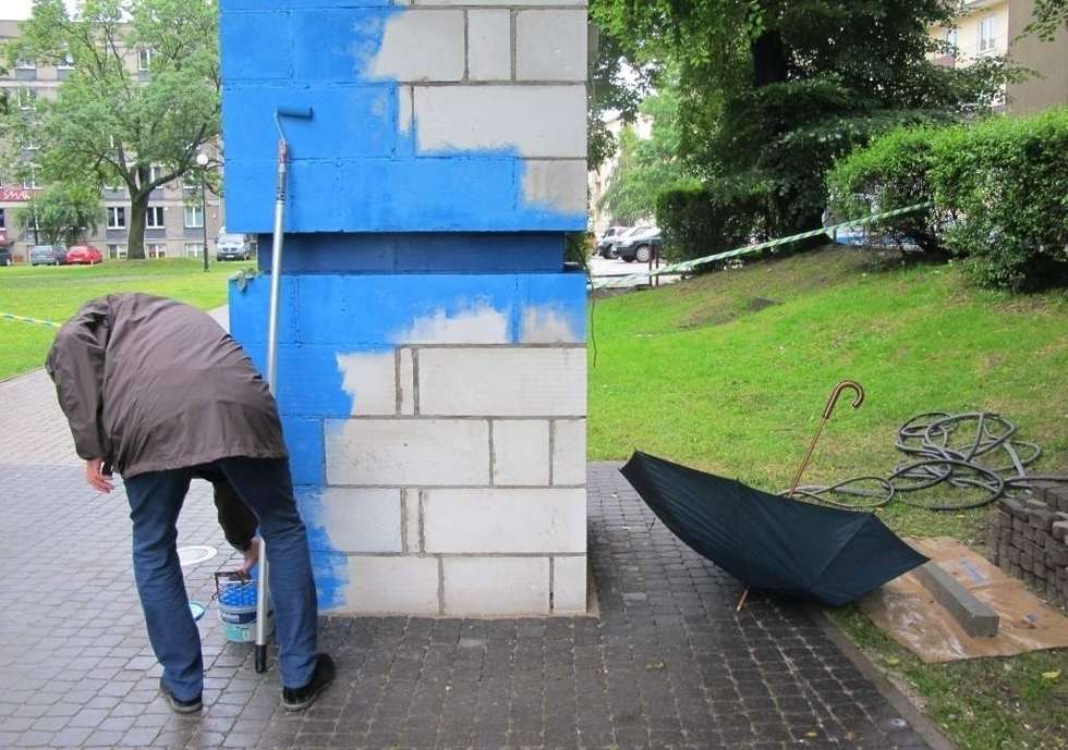  Jan Gryka &#8222;Błękitny Obelisk&#8221; - Pl. Kaczyńskiego przy Centrum Kultury