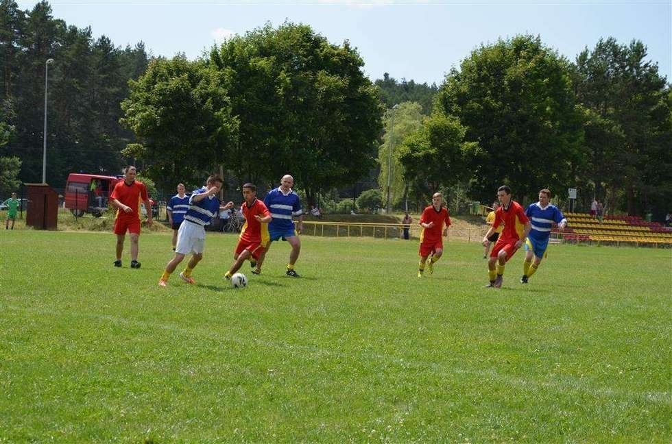  Turniej Piłki Nożnej o Puchar Burmistrza Krasnobrodu (zdjęcie 13) - Autor: Krasnobrodzki Dom Kultury