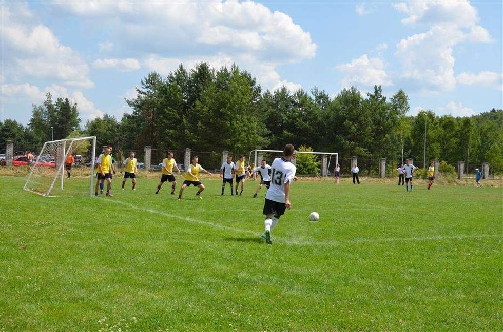  Turniej Piłki Nożnej o Puchar Burmistrza Krasnobrodu (zdjęcie 14) - Autor: Krasnobrodzki Dom Kultury