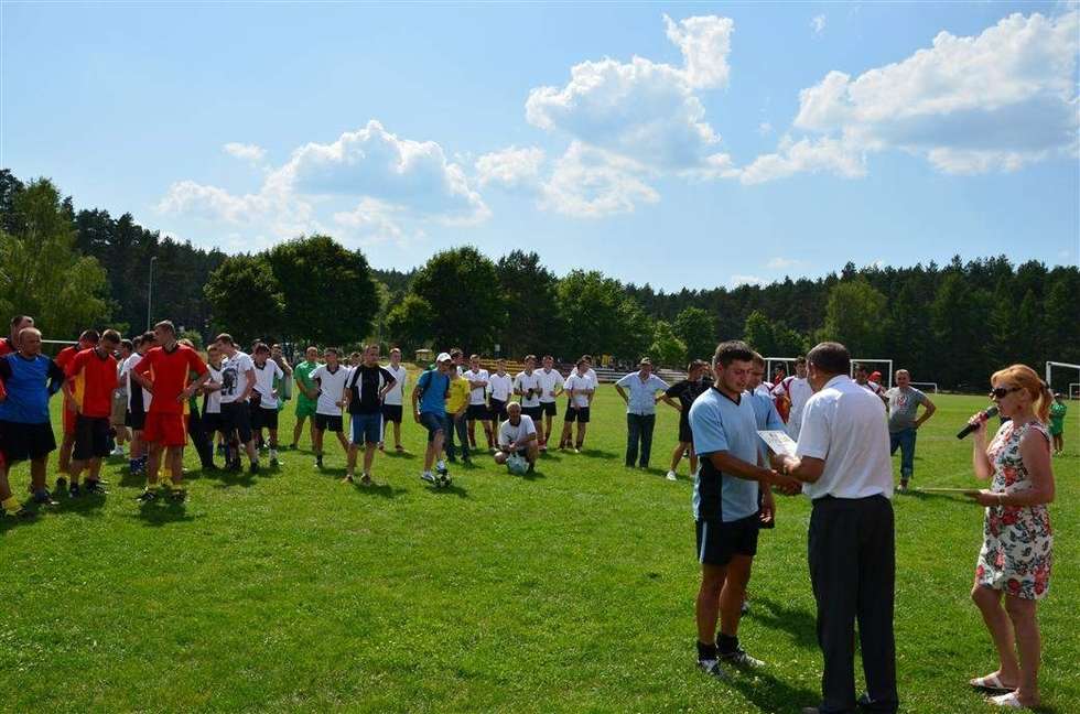  Turniej Piłki Nożnej o Puchar Burmistrza Krasnobrodu (zdjęcie 16) - Autor: Krasnobrodzki Dom Kultury