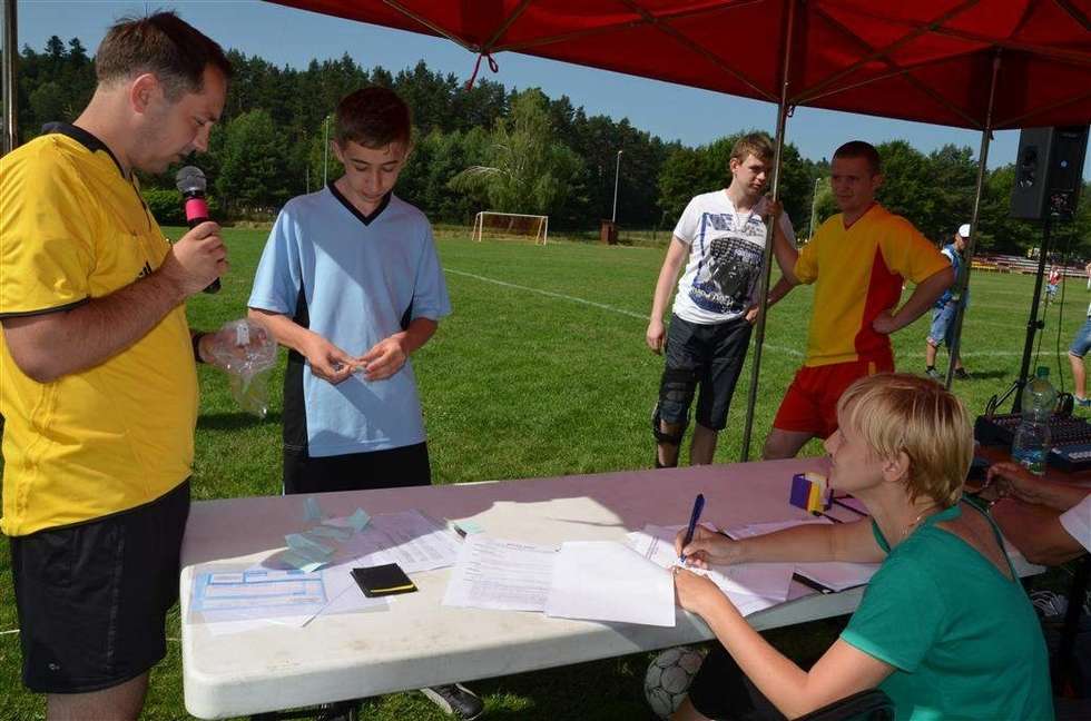  Turniej Piłki Nożnej o Puchar Burmistrza Krasnobrodu (zdjęcie 2) - Autor: Krasnobrodzki Dom Kultury