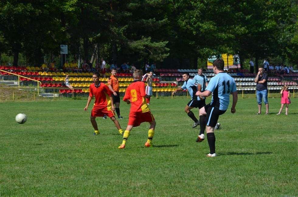  Turniej Piłki Nożnej o Puchar Burmistrza Krasnobrodu (zdjęcie 4) - Autor: Krasnobrodzki Dom Kultury
