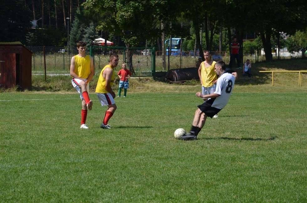  Turniej Piłki Nożnej o Puchar Burmistrza Krasnobrodu (zdjęcie 5) - Autor: Krasnobrodzki Dom Kultury
