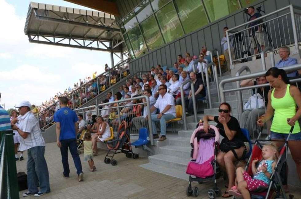  Otwarcie stadionu w Świdniku (zdjęcie 10) - Autor: Wojciech Nieśpiałowski