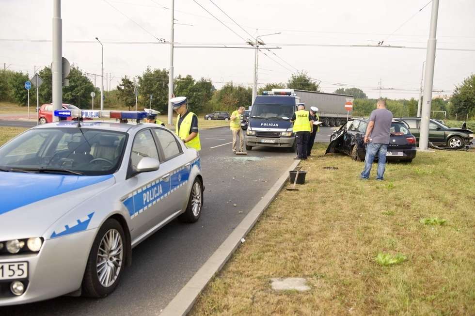  Wypadek na skrzyżowaniu Krochmalnej i Diamentowej w Lublinie (zdjęcie 2) - Autor: Dariusz Sowa