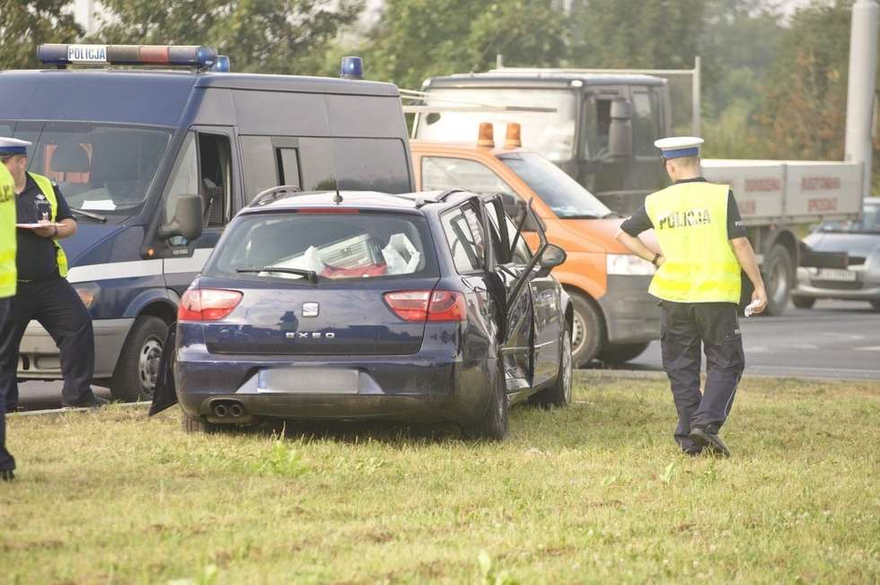  Wypadek na skrzyżowaniu Krochmalnej i Diamentowej w Lublinie (zdjęcie 4) - Autor: Dariusz Sowa