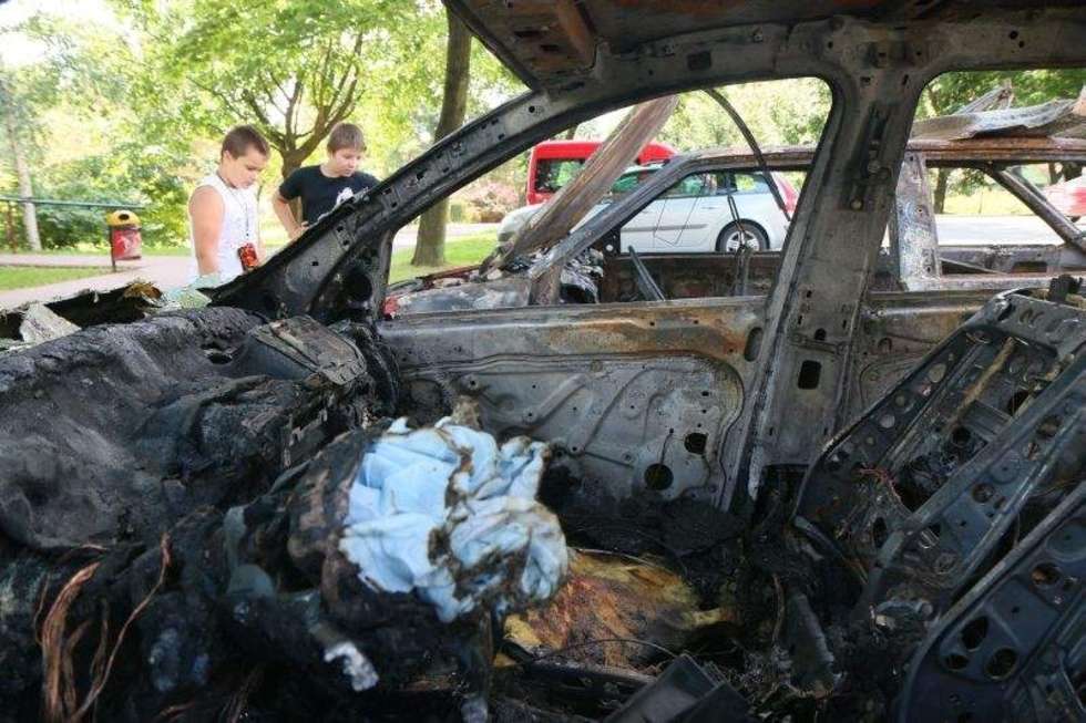 Ul. Skołuby: Pożar samochodów  - Autor: Maciej Kaczanowski