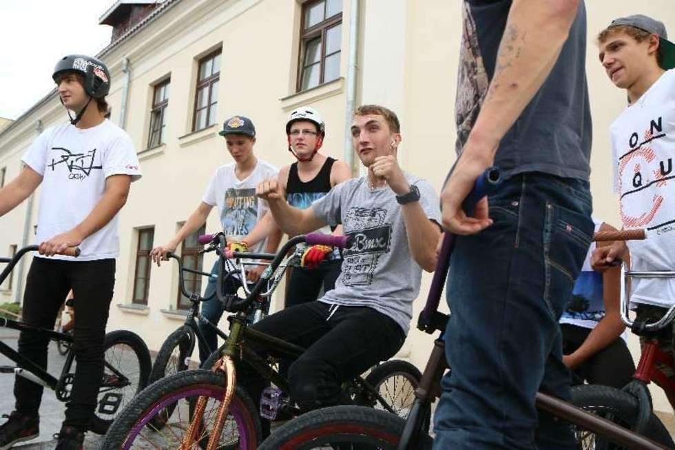  Zawody rowerowe BMX  z udziałem profesjonalnych zawodników z Polski zostały zorganizowane na Centralnym Placu Zabaw. Fot. Maciej Kaczanowski