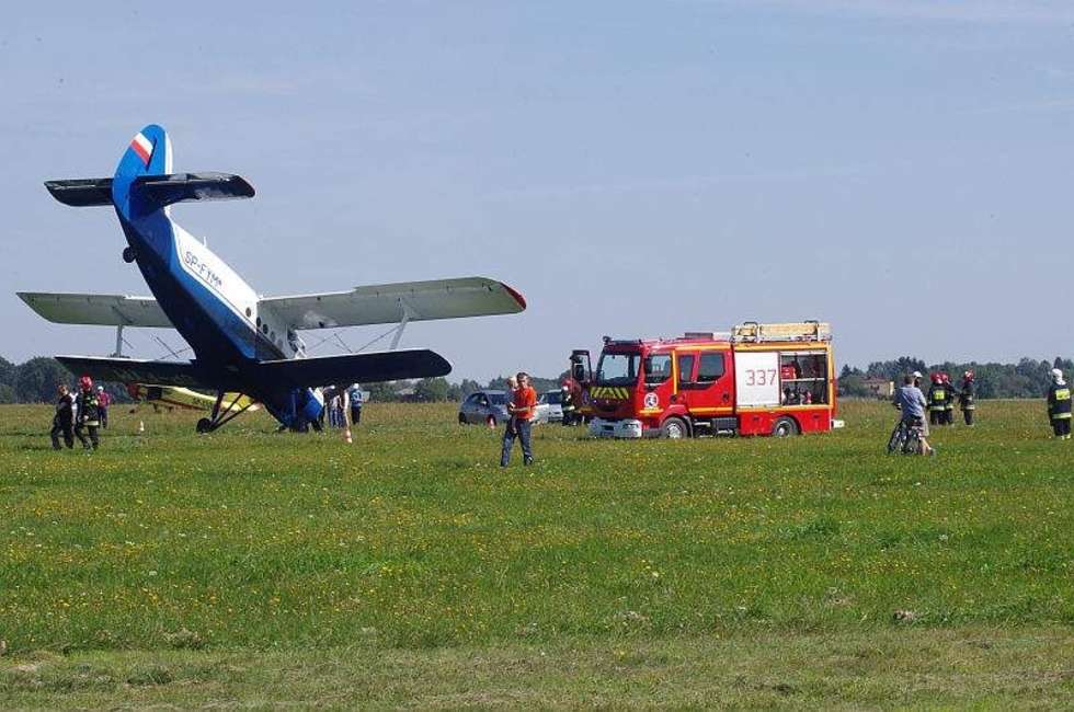  Samolot uderzył dziobem o ziemię, lotnisko w Radawcu (zdjęcie 3) - Autor: Grzegorz Góra