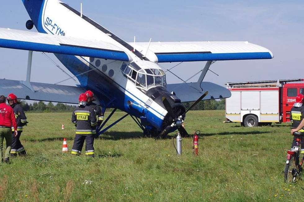  Samolot uderzył dziobem o ziemię, lotnisko w Radawcu (zdjęcie 5) - Autor: Grzegorz Góra