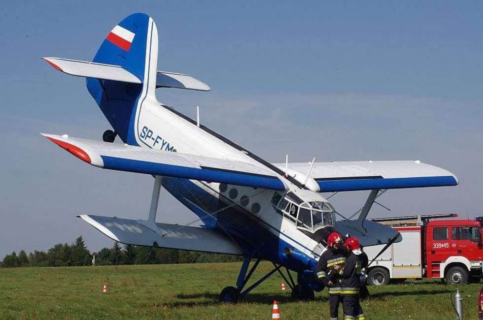  Samolot uderzył dziobem o ziemię, lotnisko w Radawcu (zdjęcie 8) - Autor: Grzegorz Góra