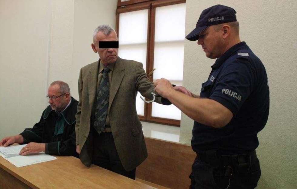 Dzisiaj w Sądzie Rejonowym w Lublinie rozpoczął się proces Piotra O. Przestępca, który zasłynął wyłudzeniem ponad 41 mln złotych od brazylijskiego piłkarza Romario, tym razem odpowie za wyłudzenie 3,5 mln zł.