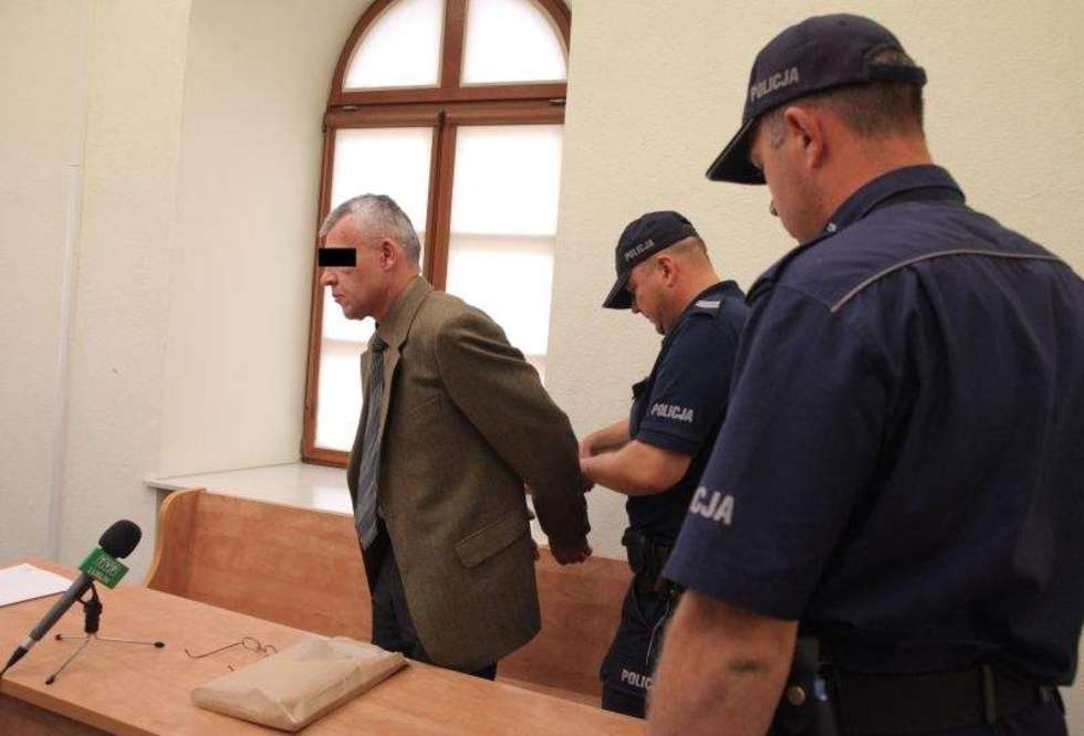  Dzisiaj w Sądzie Rejonowym w Lublinie rozpoczął się proces Piotra O. Przestępca, który zasłynął wyłudzeniem ponad 41 mln złotych od brazylijskiego piłkarza Romario, tym razem odpowie za wyłudzenie 3,5 mln zł.