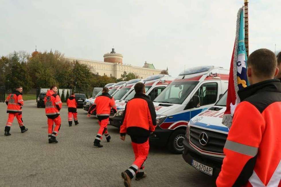  Sześć nowych ambulansów pokazało lubelskie pogotowie mieszkańcom podczas Dni Ratownictwa Medycznego. Fot. Maciej Kaczanowski
