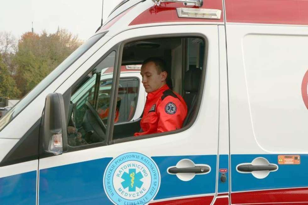  Sześć nowych ambulansów pokazało lubelskie pogotowie mieszkańcom podczas Dni Ratownictwa Medycznego. Fot. Maciej Kaczanowski