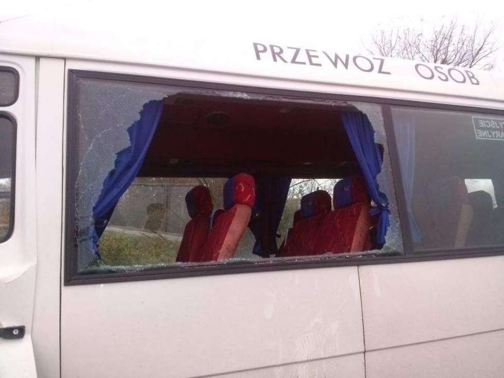  Góra Puławska: Zderzenie busa z volvo (zdjęcie 3) - Autor: sztom / alarm24